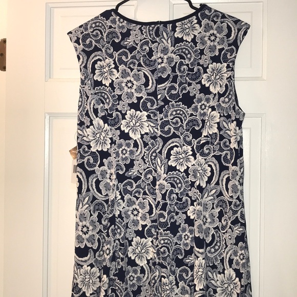 NWT “Lace Seamed Dress” - Picture 5 of 5